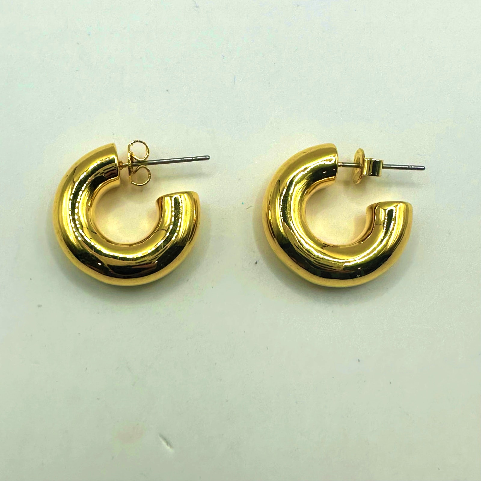 Gold Tone Pierced Donut Earring Preppy Minimalist Solid Roung Hoop